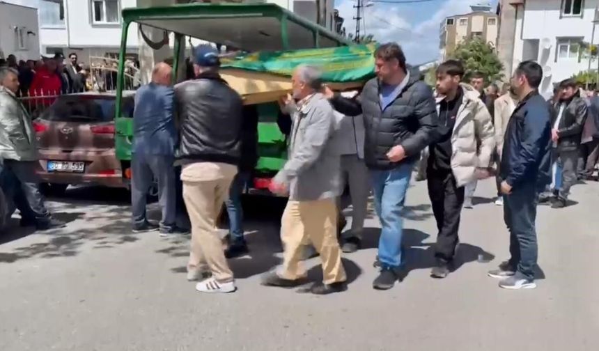 Sultanbeyli’de kazada hayatını kaybeden 4 yaşındaki Elif son yolculuğuna uğurlandı