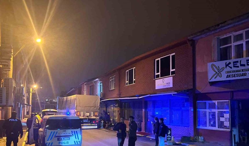 Ters yönden giden alkollü tır şoförü trafiği birbirine kattı