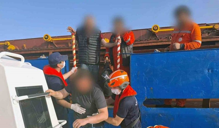 Ticari gemide yaralanan vatandaş için tıbbi tahliye