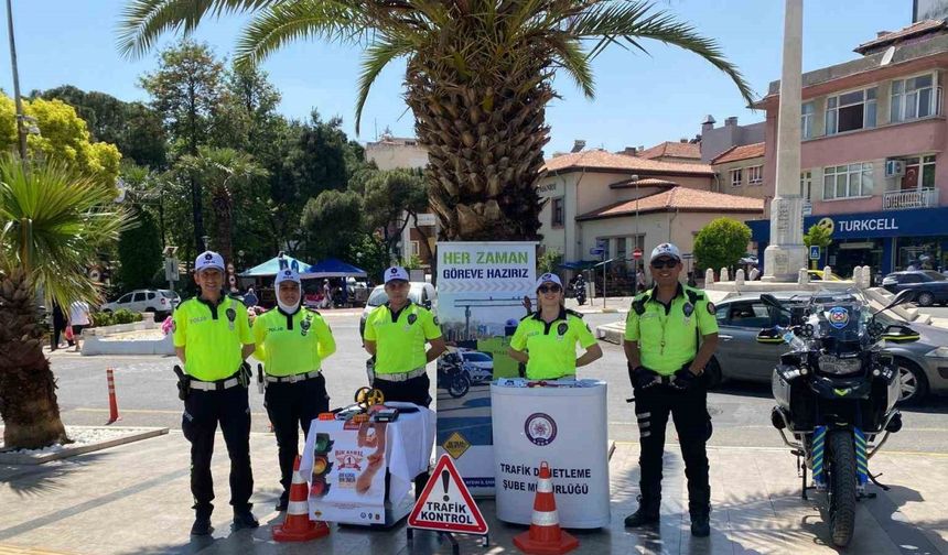 Trafik ekipleri, vatandaşları bilgilendirdi