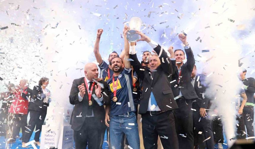 Trendyol 1. Lig’e yükselen Sarıyer, kupasını aldı