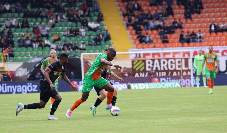 Trendyol Süper Lig: Alanyaspor: 1 - Kayserispor: 0 (İlk yarı)