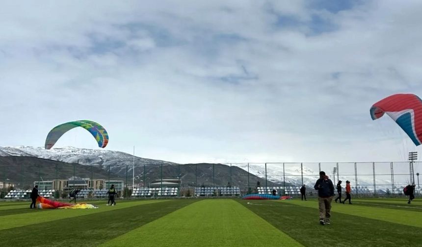 Üniversite Genç Kanatlar Kulübü, yamaç paraşütü deneyimi yaşadı