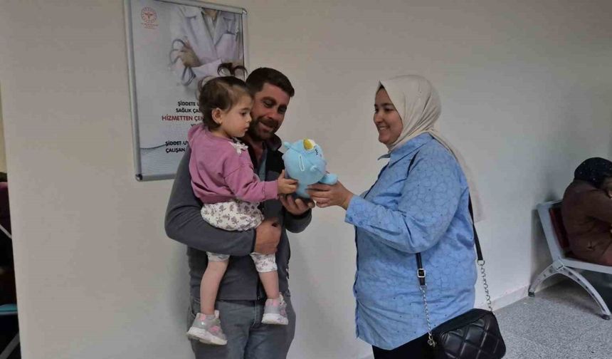 Üniversite öğrencileri başlattıkları kampanya ile hasta çocukların yüzünü güldürdü