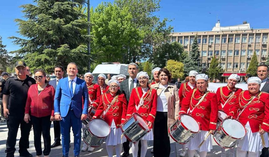 Uşak’ta engellilere farkındalık yürüyüşü gerçekleştirildi