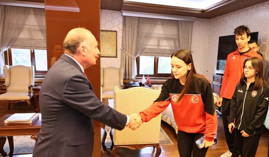 Vali Ali Çalgan şampiyon sporuları tebrik etti