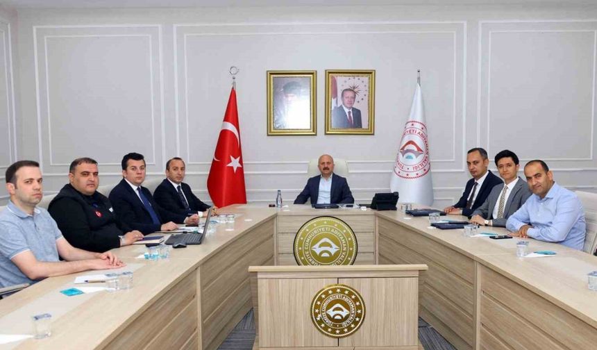 Vali yardımcılarıyla toplantı düzenlendi