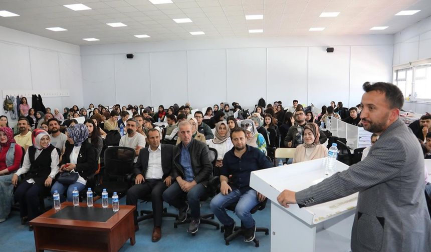 Van Büyükşehir Belediyesinden öğrencilere ‘meslek tanıtım’ semineri