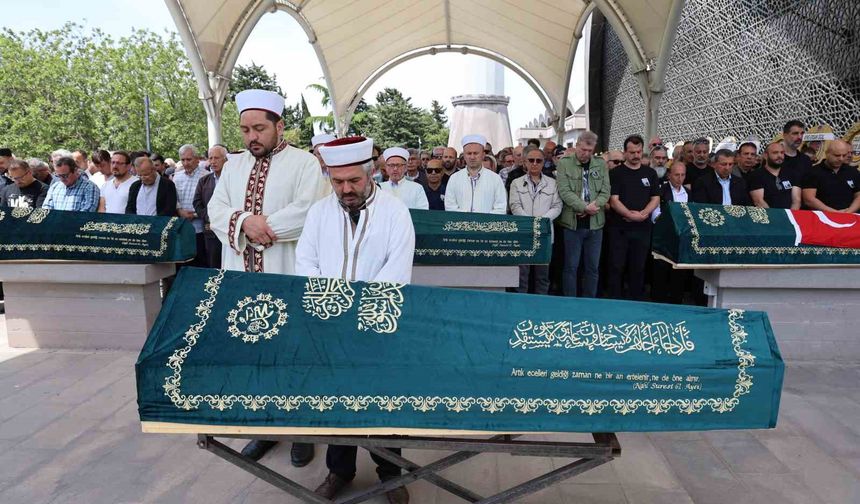 Yangında hayatını kaybeden Yazar Süha Oğuzertem son yolculuğuna uğurlandı