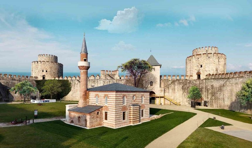 Yedikule Hisarı’nda ihya edilen Fatih Mescidi ibadete açıldı