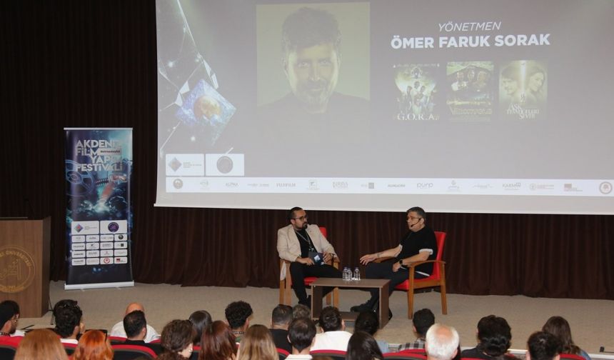 Yönetmen Ömer Faruk Sorak, Akdeniz Üniversitesi’nde öğrencilerle buluştu