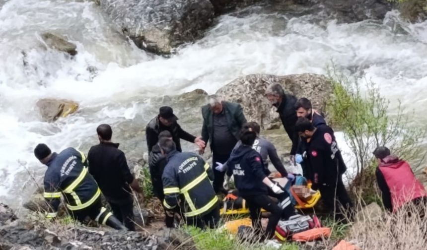 Yüksekova Doski Vadisinde feci kaza: 2 ölü, 3 yaralı