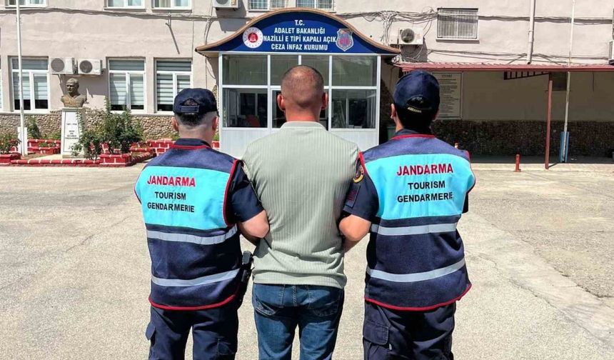 Aranan şahıslar jandarmadan kaçamadı