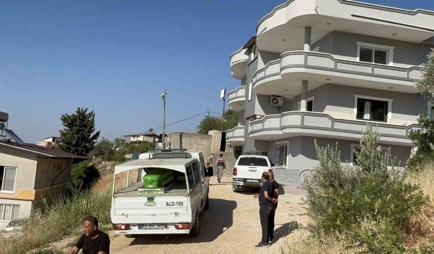 Cani baba 12 yaşındaki kızını öldürdü, eşini ağır yaraladı
