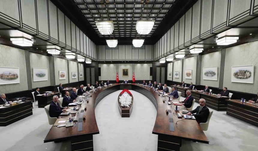 Cumhurbaşkanı Erdoğan başkanlığındaki Kabine Toplantısı Beştepe’de başladı.