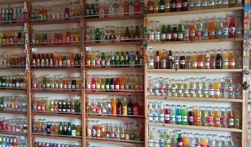 Hediye edilen gazoza yüzlercesini ilave ederek koleksiyon yaptı