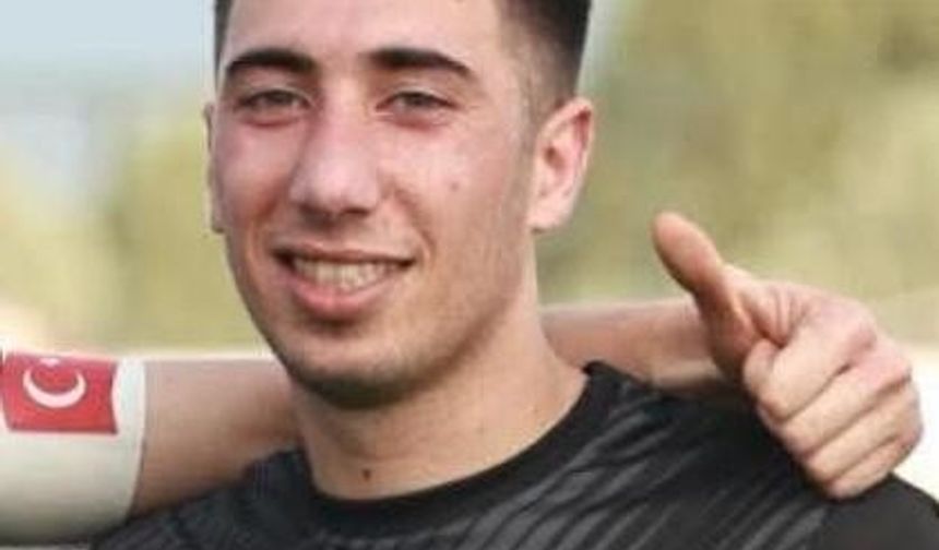 İzmir’de direğe çarpan sürücü yaşamını yitirdi