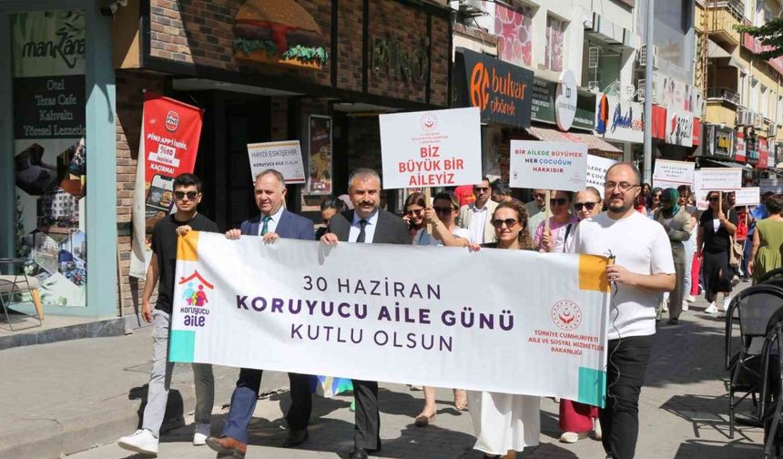’Koruyucu Aile Günü’ farkındalık yürüyüşü