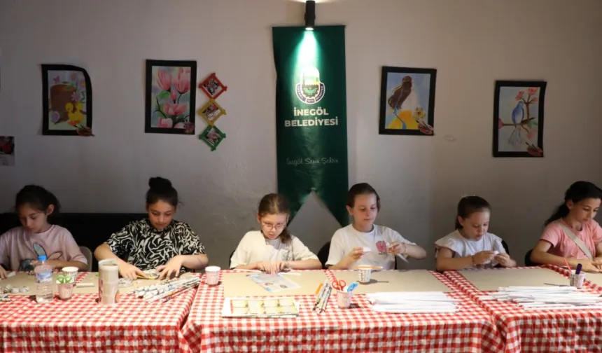 Çocuklar İnegöl’de sanatla eğleniyor, öğreniyor