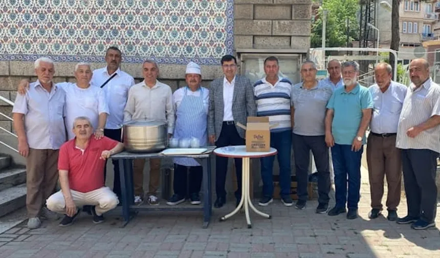 Kütahya Belediyesi'nden halka aşure dağıtımı