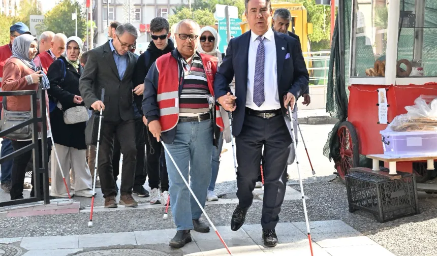 Manisa'da beyaz bastonla farkındalık yürüyüşü