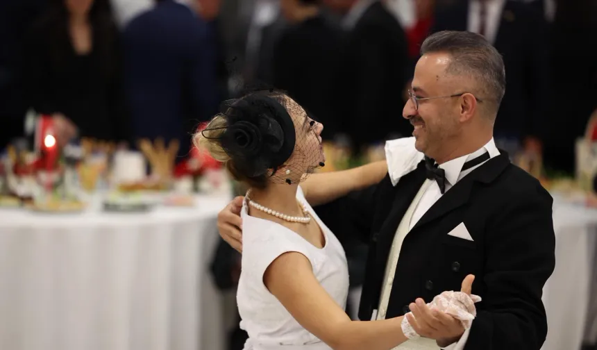 Muğla'da Cumhuriyet Balosu'nda 102 yıllık coşku