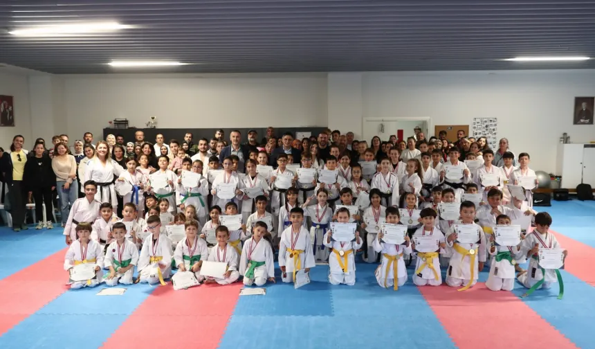 İzmir Aliağa'da 75 sporcu yeni kuşağa sahip oldu