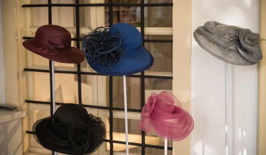 İzmir Bornova'da şapka devriminin 100. Yılı'na özel sergi