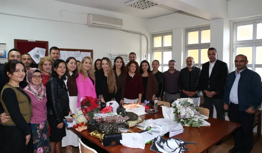 İzmir Çiğli'de Öğretmenler Günü fidanlarla kutlandı