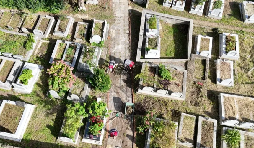 Ordu'da mezarlıkların bakımını unutmuyor