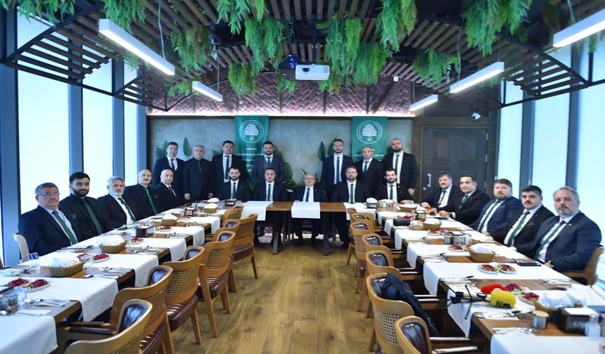 Özcan Ayhan adaylığını açıkladı