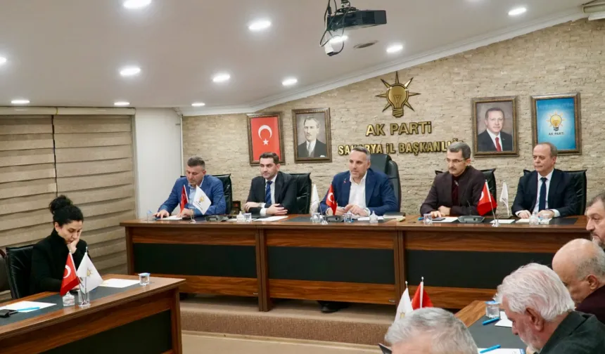 AK Parti Sakarya'da değerlendirme toplantıları yapıldı