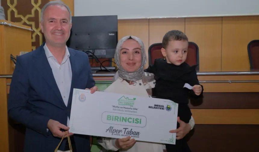 İnegöl Aile Okulu'nda ödüller sahiplerini buldu