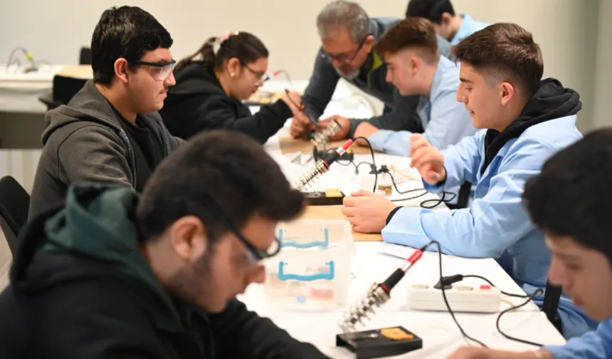 Bursa'da özel çocuklar bilimle buluştu