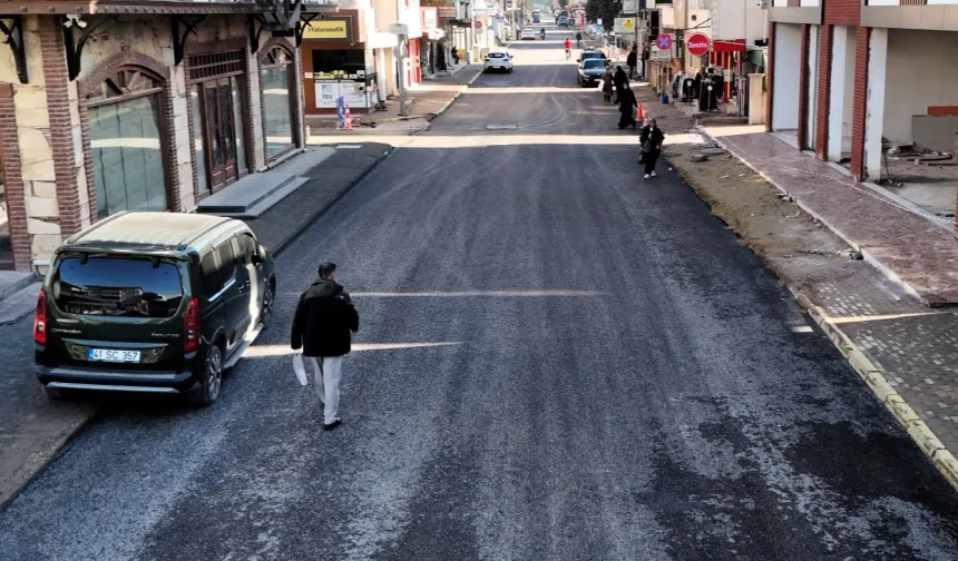 Kocaeli Büyükşehir'den Kartepe'de yol yenileme çalışması