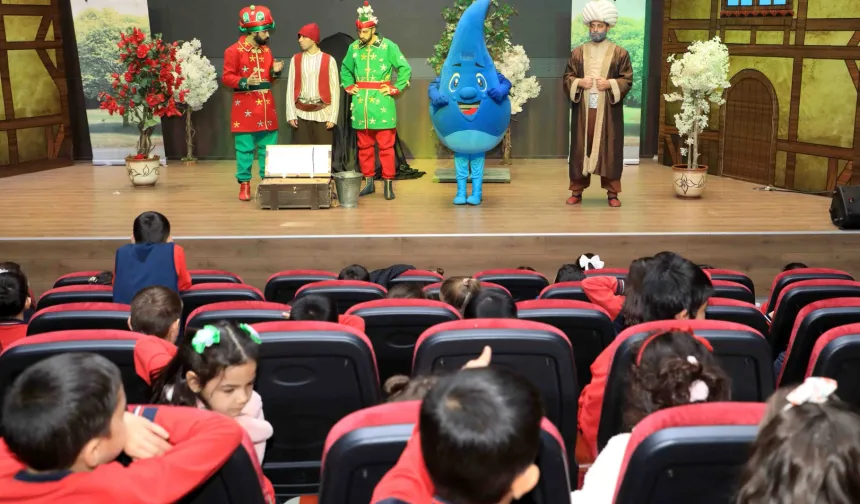 Konya Karatay'da öğrencilere tiyatro etkinliği