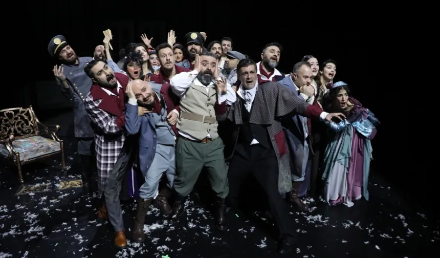 Konya'da Şehir Tiyatrosu 43 bini aşkın sanatseveri buluşturdu