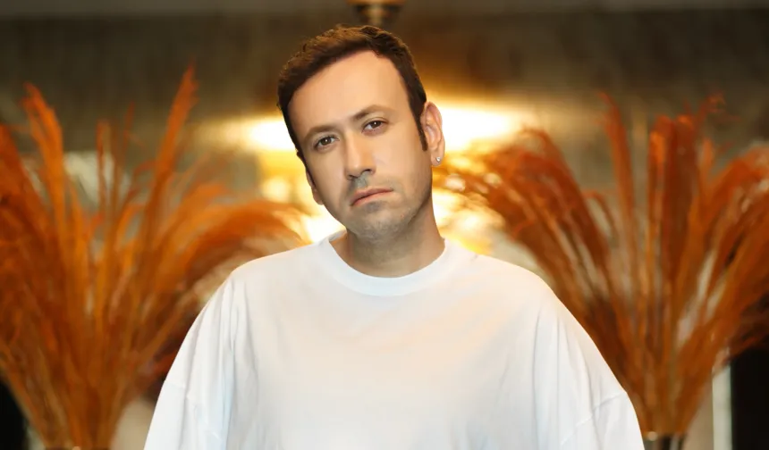 Murat Dalkılıç'tan yılın sürprizi! Sahne ve medya Özgür Aras'a emanet