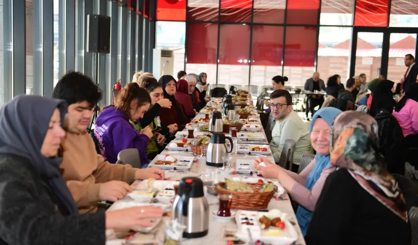 Osmangazi'de engelli bireyler ve aileleri kahvaltıda buluştu