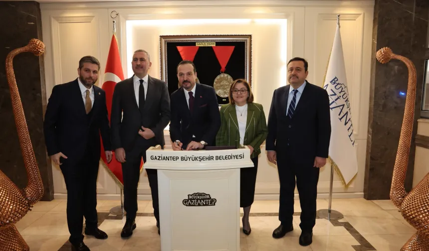 Ak Parti Genel Başkan Yardımcısı Zorlu, Başkan Şahin'i makamında ziyaret etti