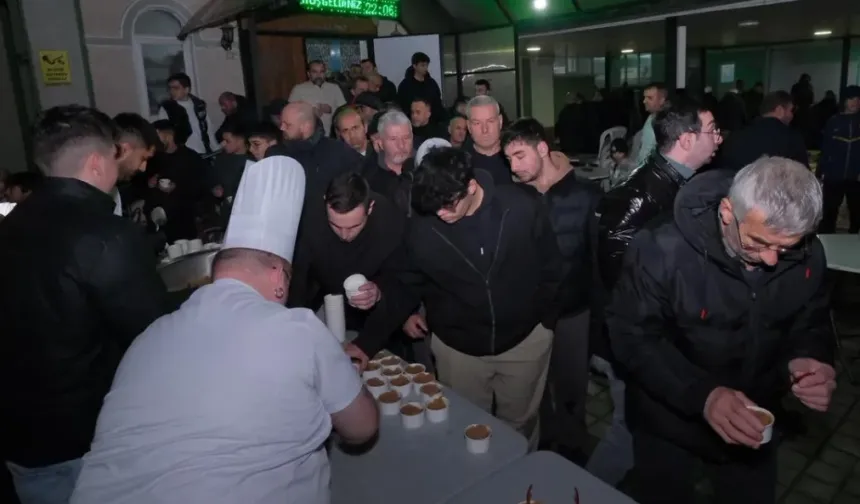 İnegöl'de helva kazanları kandil için kaynadı