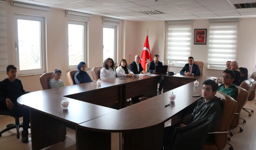 Erzurum'da Çocuk Hakları Komitesi üyelerine dijital okuryazarlık ve akran zorbalığı ile mücadele eğitimi