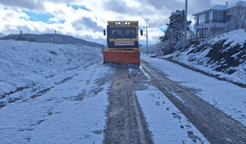 Muğla'da karla mücadele aralıksız devam ediyor