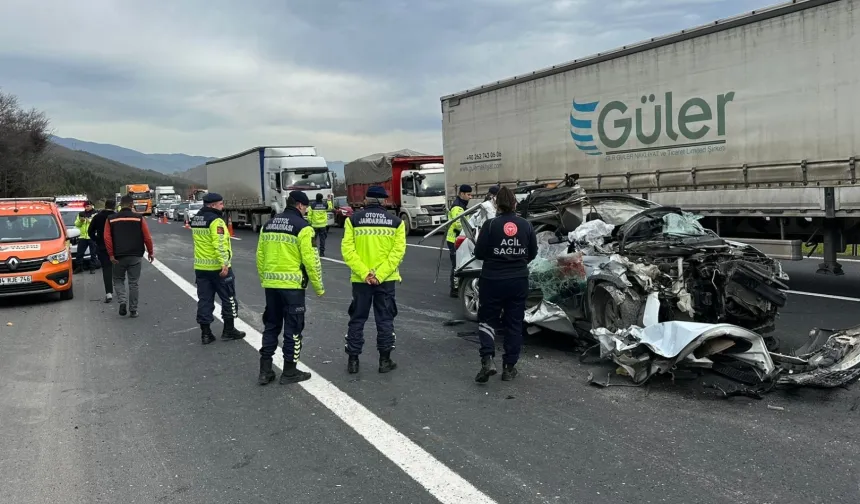 Düzce'de otoyolda feci kaza: 1 ölü, 1 yaralı